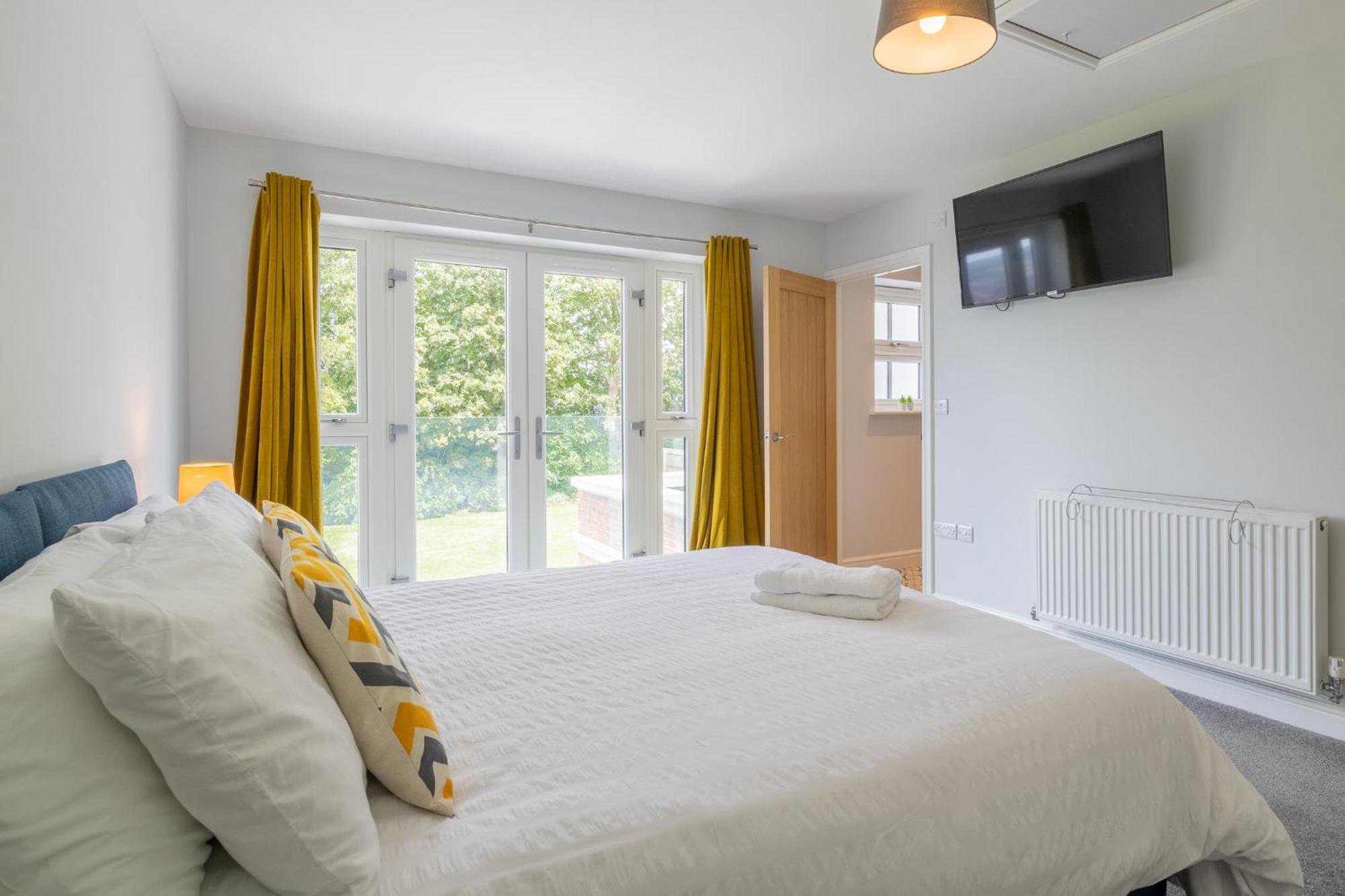 The Orchard - Spacious 5 Bed Burton-upon-Trent